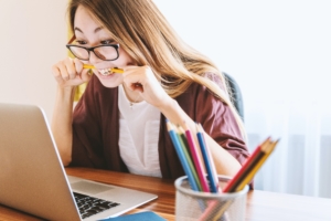 woman struggling to focus at work